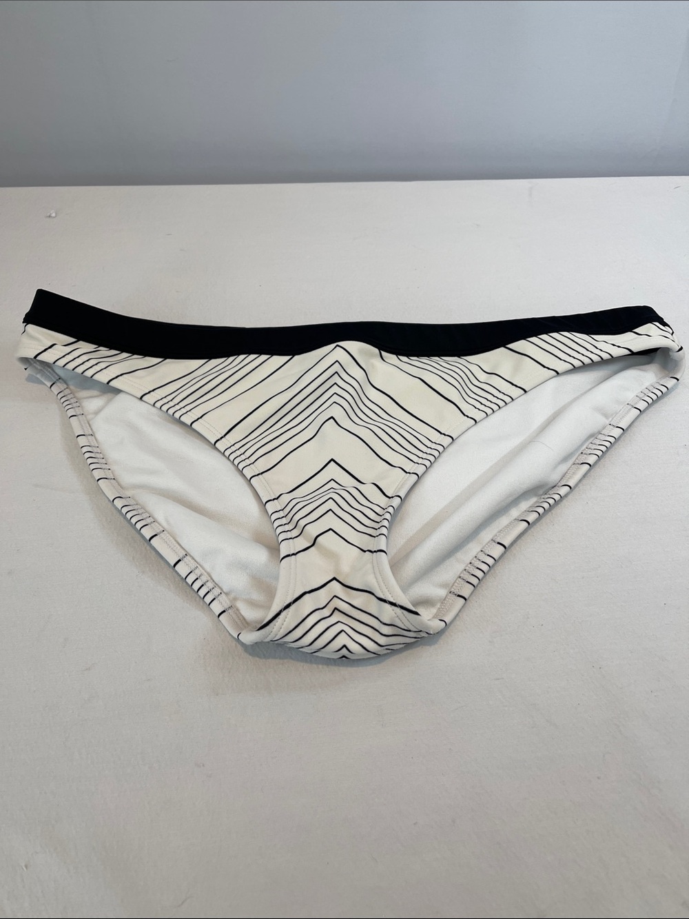 Athleta Black & White Geometric Print Bikini Bottoms Size Large